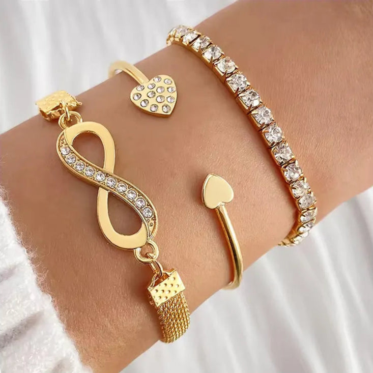 Set de Brazaletes “Golden Essence” – Corazón, Infinito y Cristales Estilo Diamante (3 Piezas)